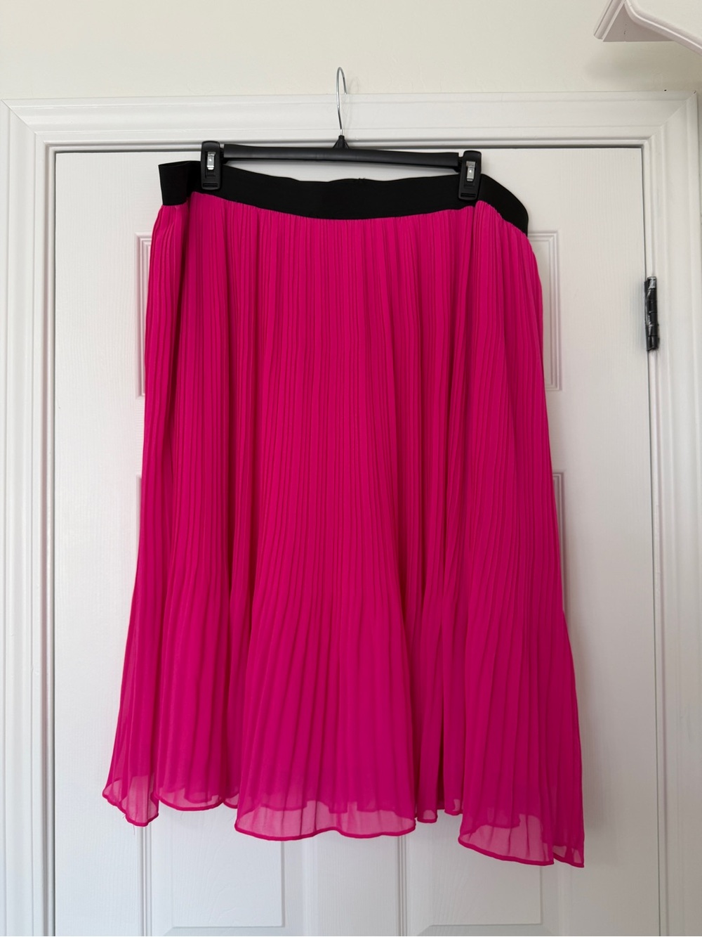 Torrid Sz 4 Fuchsia Pleated Midi Skirt with Black Waistband